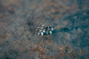Desert Lily Post Earrings