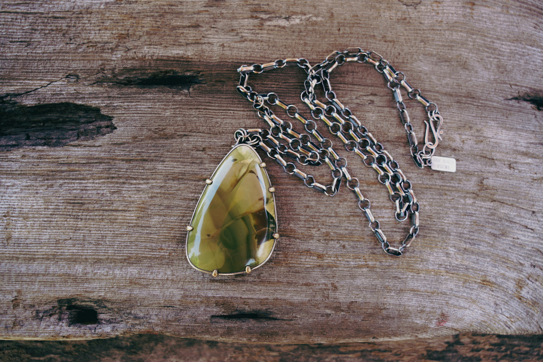 Grounded Necklace -- Morrisonite
